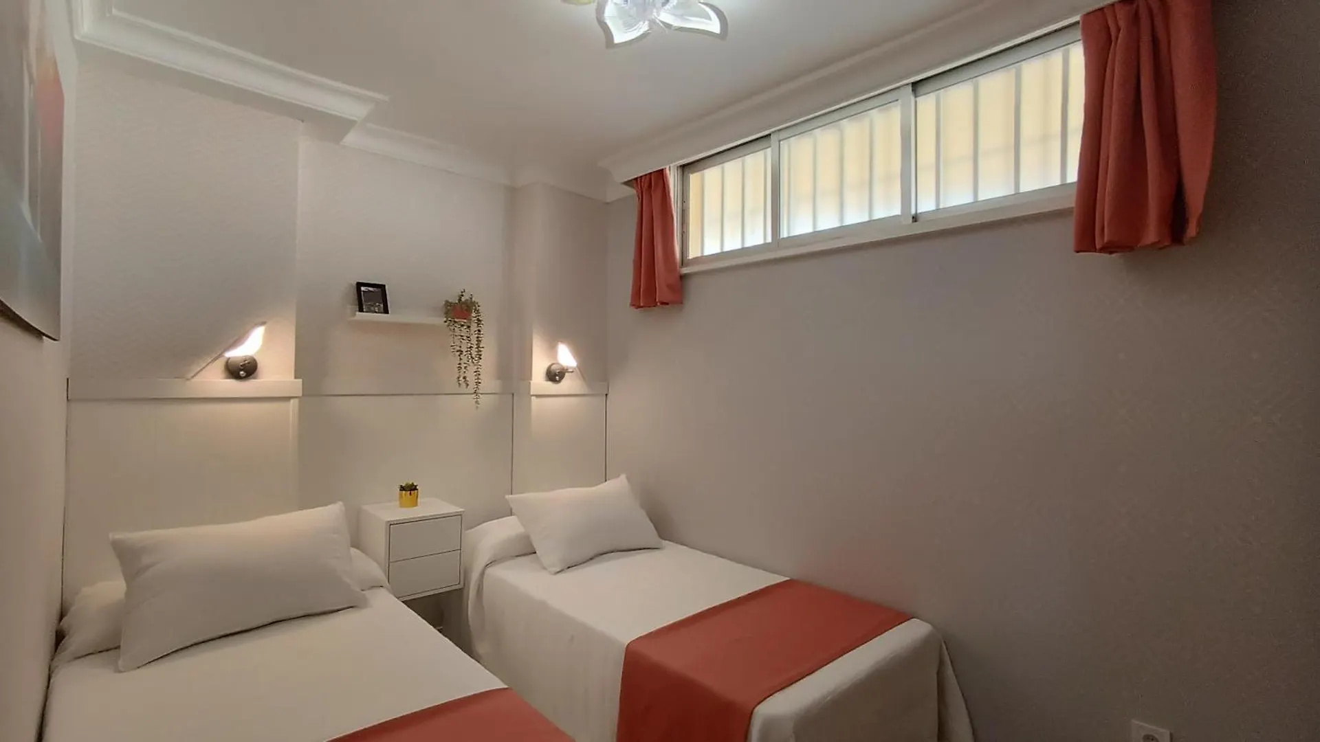 Apartamento Don Gustavo Beach Benalmadena 0*,  Spain